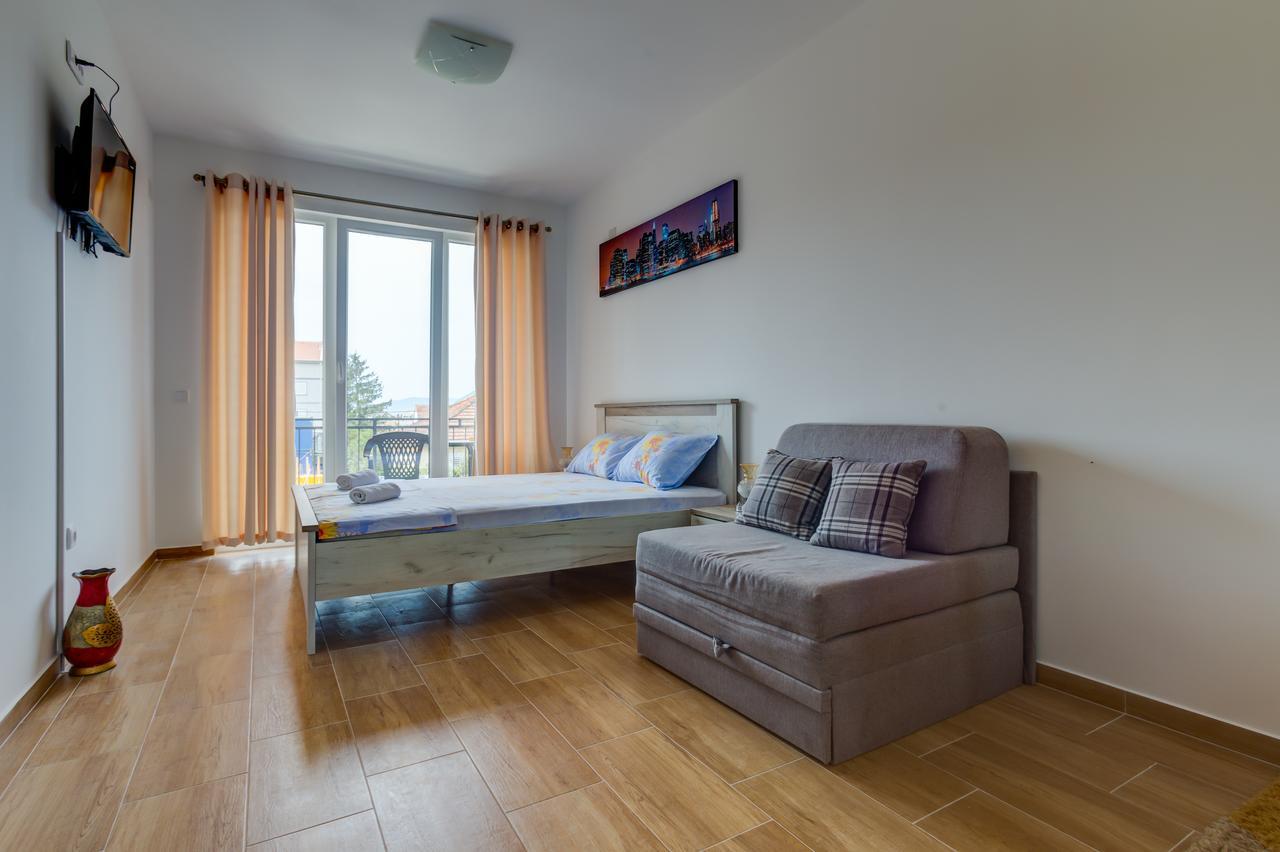 Petkovic Accommodation Tivat Buitenkant foto